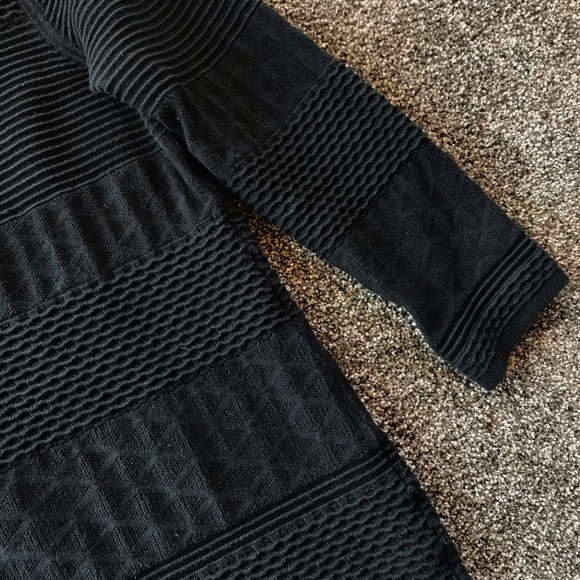Banana Republic Black 3/4 Sleeve Textured Pattern Sweater - Picture 3 of 5